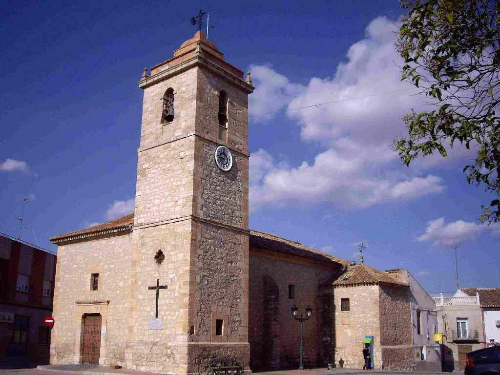 Portada galería iglesia de San Pedro Apostol